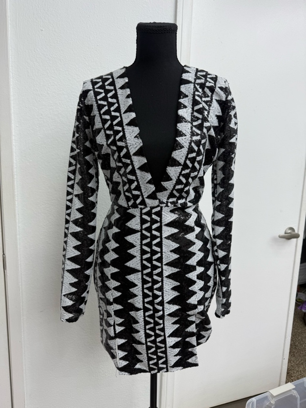 Black & White Geometric Deep V Long Sleeve Dress